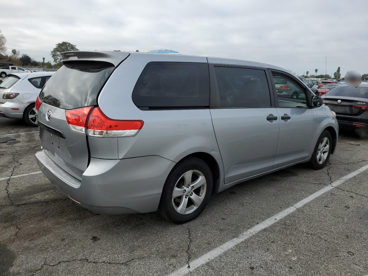 2013 Toyota Sienna - Image 3