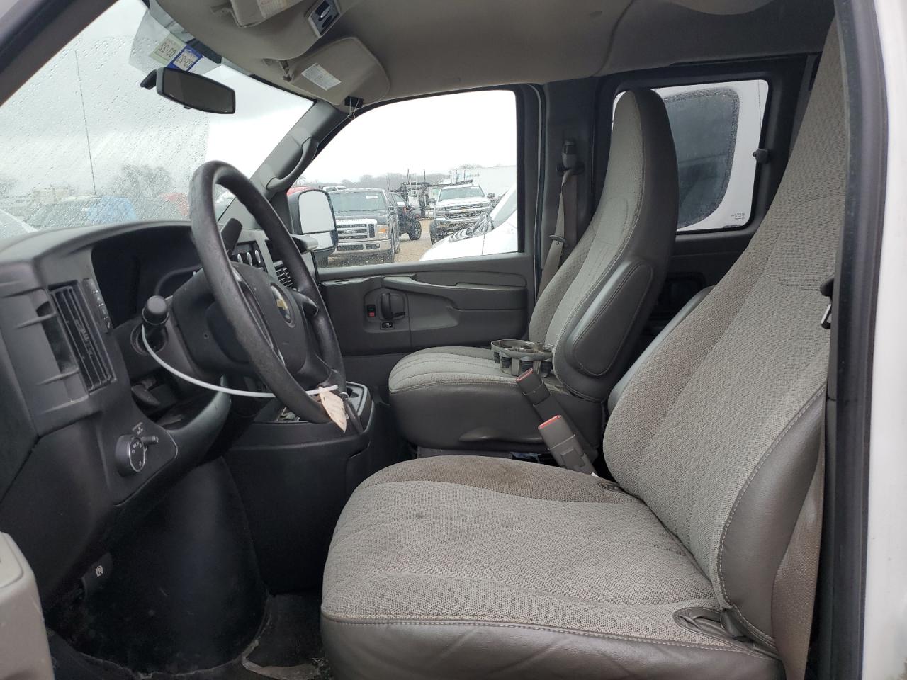 2010 Chevrolet Express - Image 7