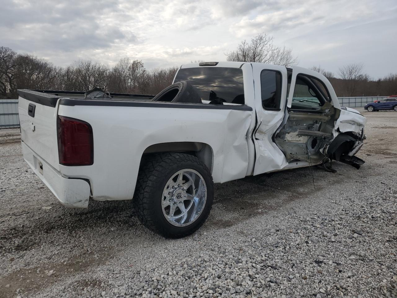 2011 Chevrolet Silverado - Image 3