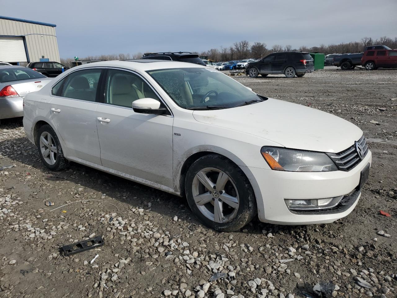 2015 Volkswagen Passat - Image 4