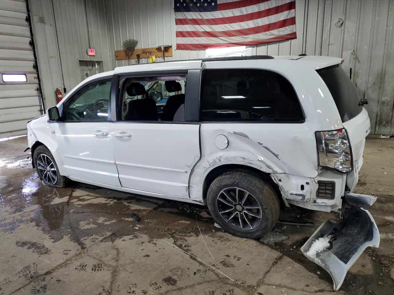 2016 Dodge Caravan - Image 2