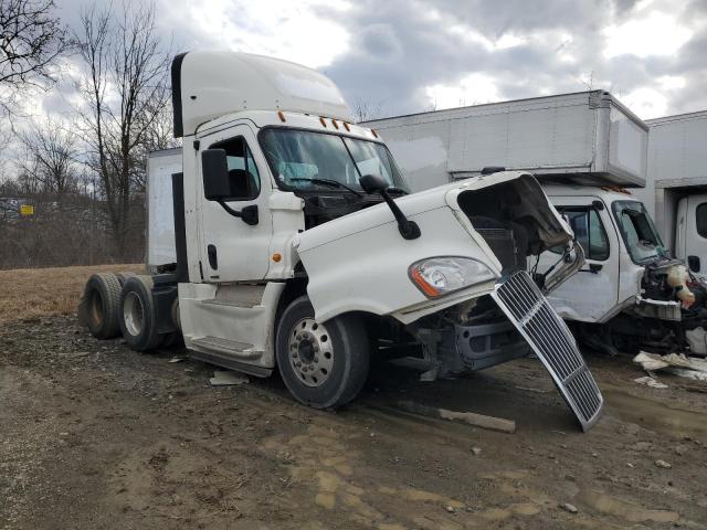 2014 Freightliner Cascadia Semi Truck