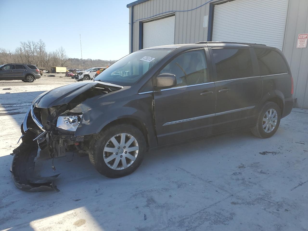 2015 Chrysler Town & Country - Image 1
