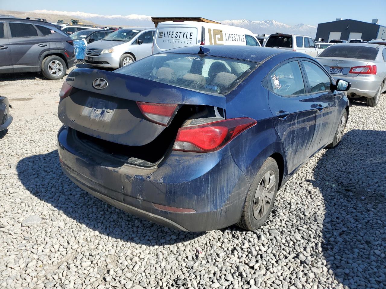 2016 Hyundai Elantra - Image 3