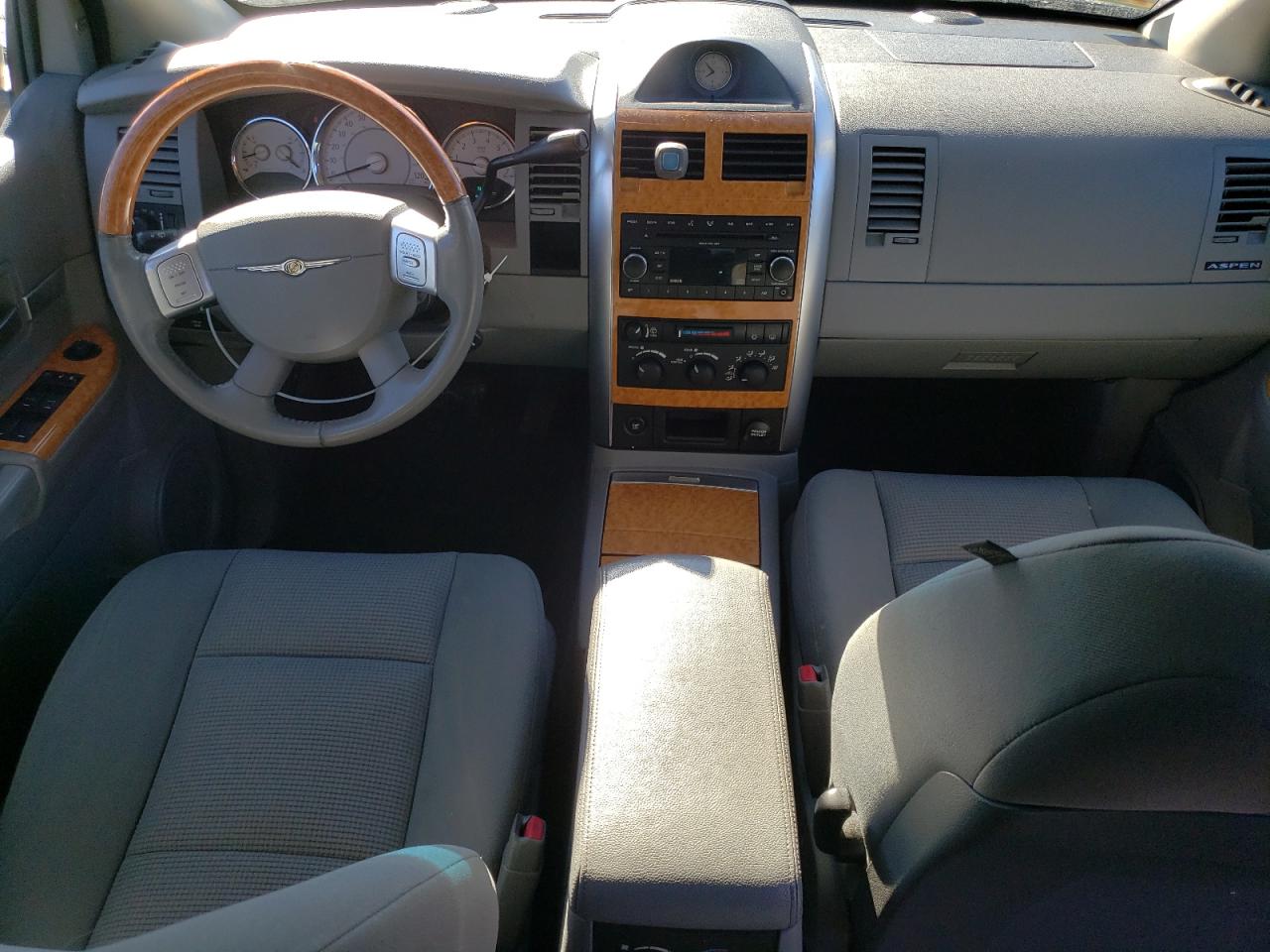 2008 Chrysler Aspen - Image 8
