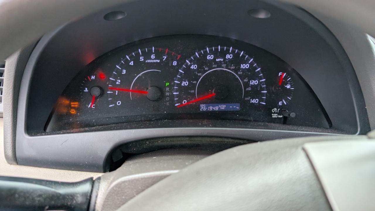 2011 Toyota Camry - Image 9
