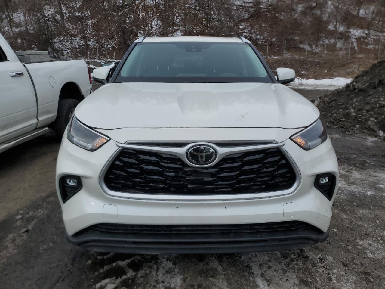 2021 Toyota Highlander - Image 5