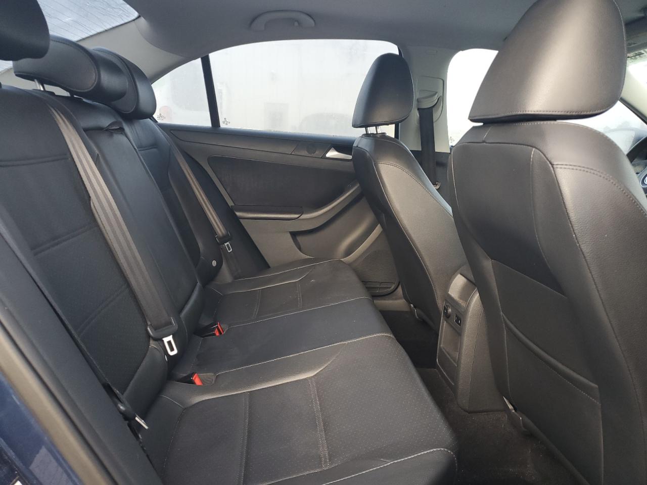 2014 Volkswagen Jetta - Image 10