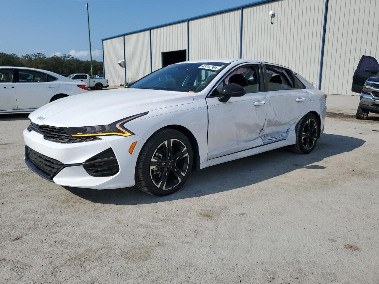 2022 Kia K5 - Image 1