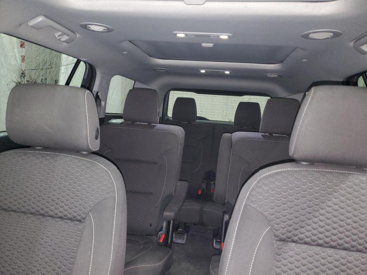 2017 GMC Acadia - Image 10