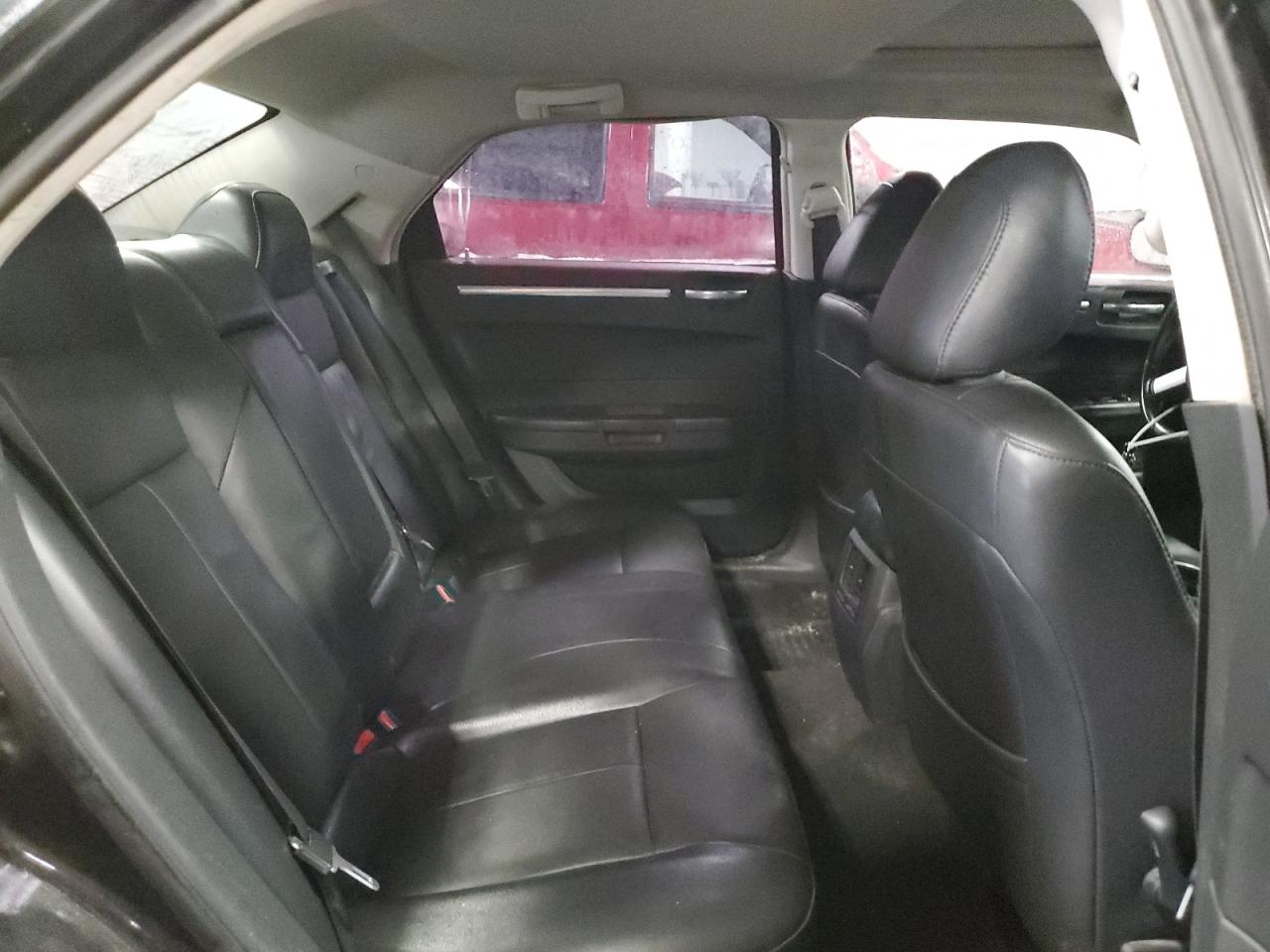 2010 Chrysler 300 - Image 10