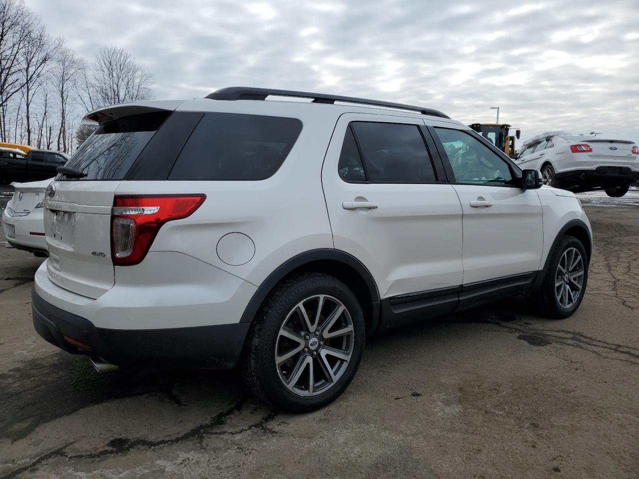 2015 Ford Explorer - Image 3