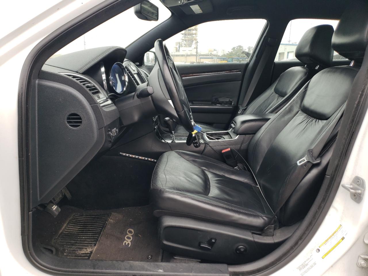 2011 Chrysler 300 - Image 7