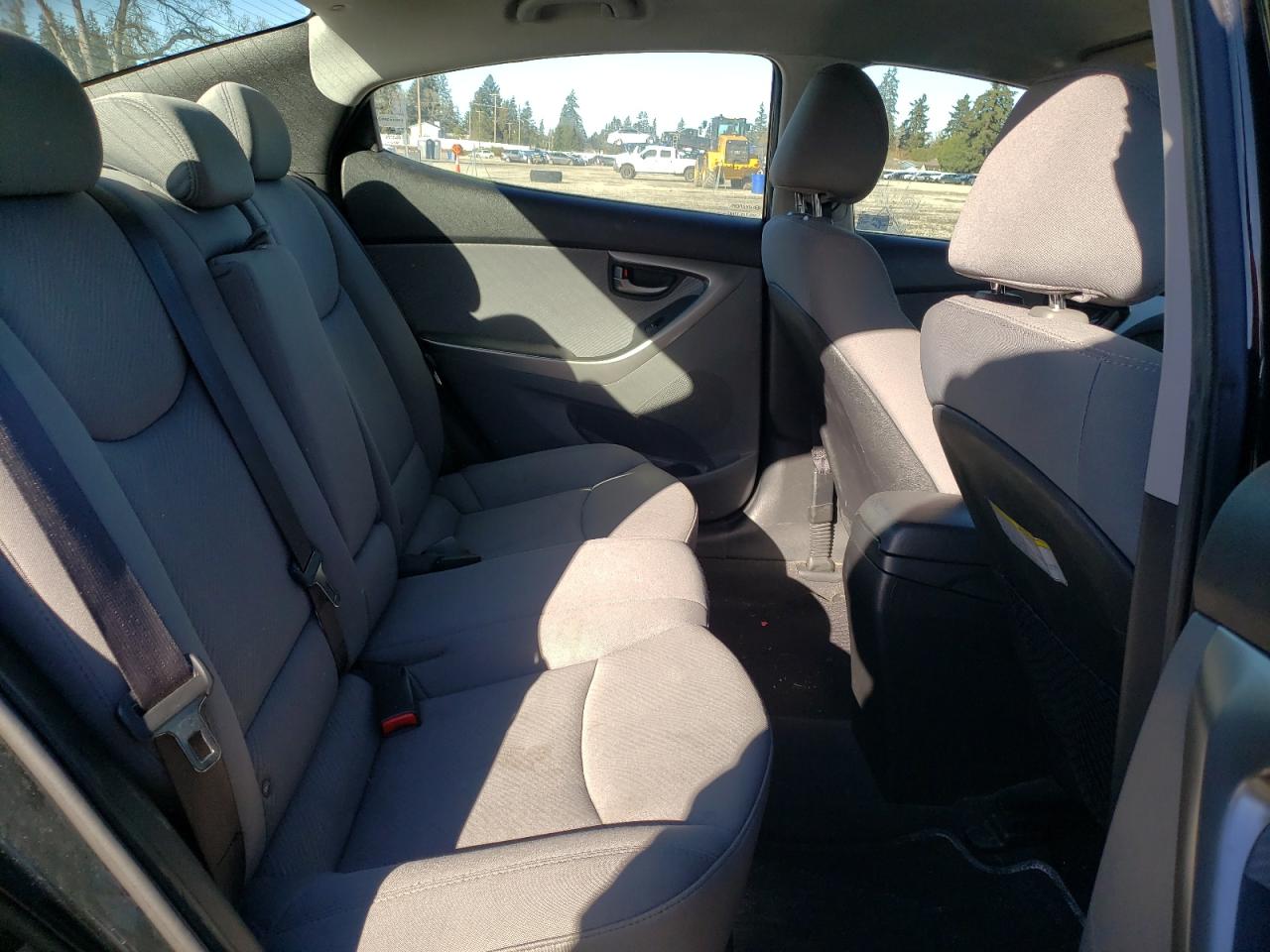 2013 Hyundai Elantra - Image 10