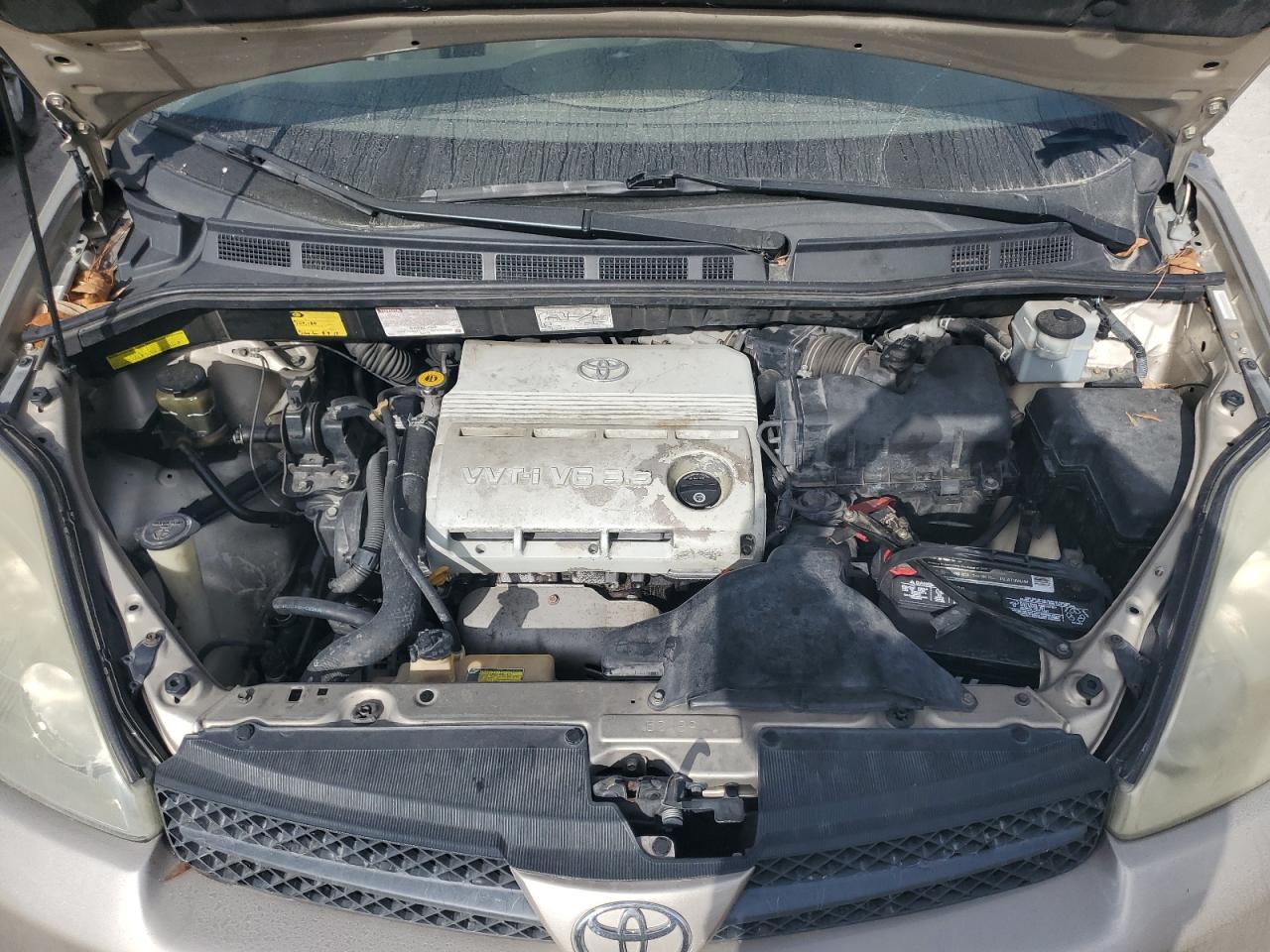 2004 Toyota Sienna - Image 12