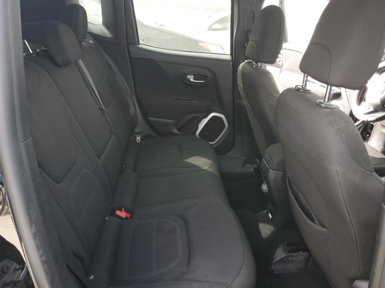 2018 Jeep Renegade - Image 11