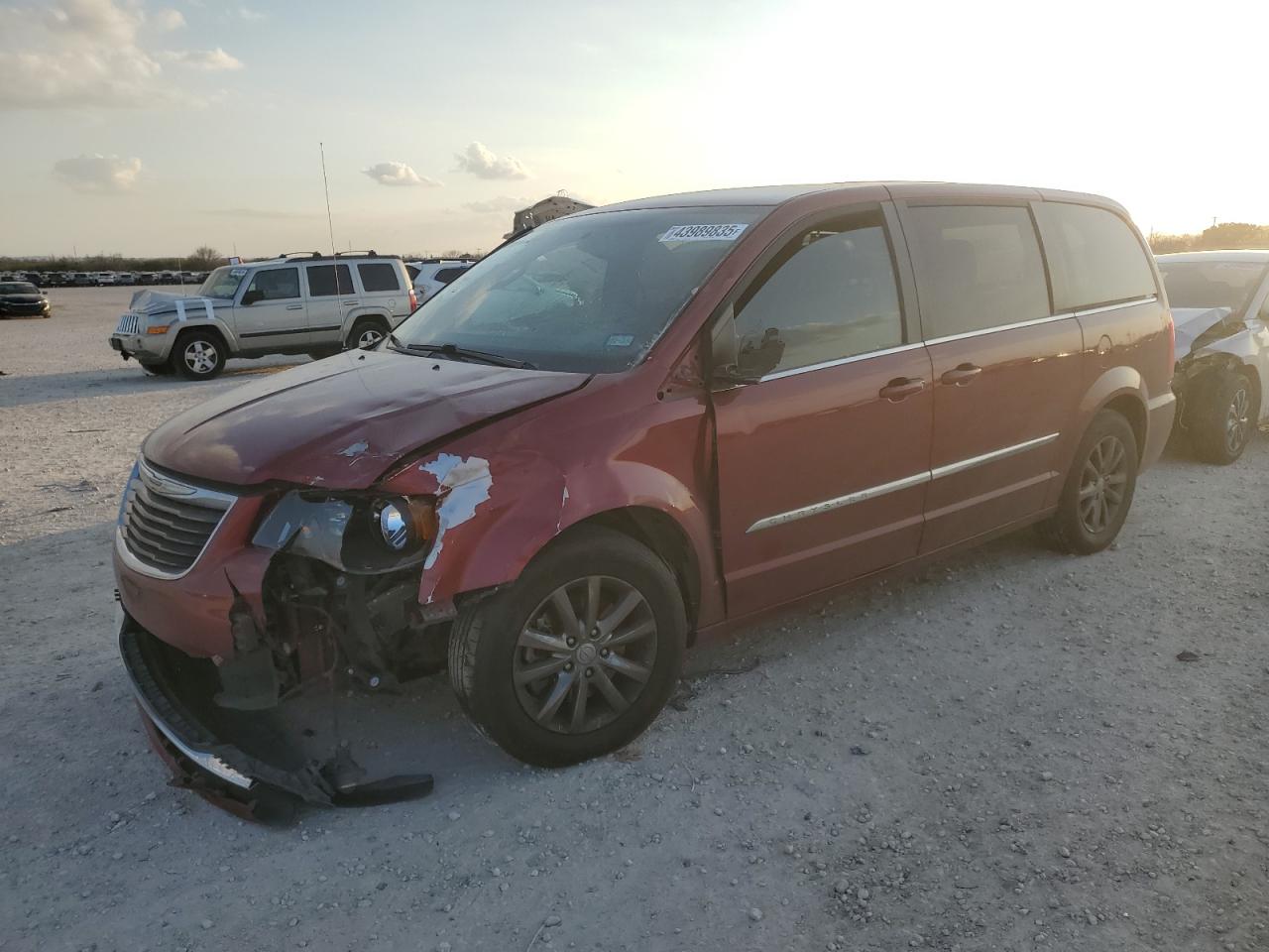 2015 Chrysler Town & Country - Image 1