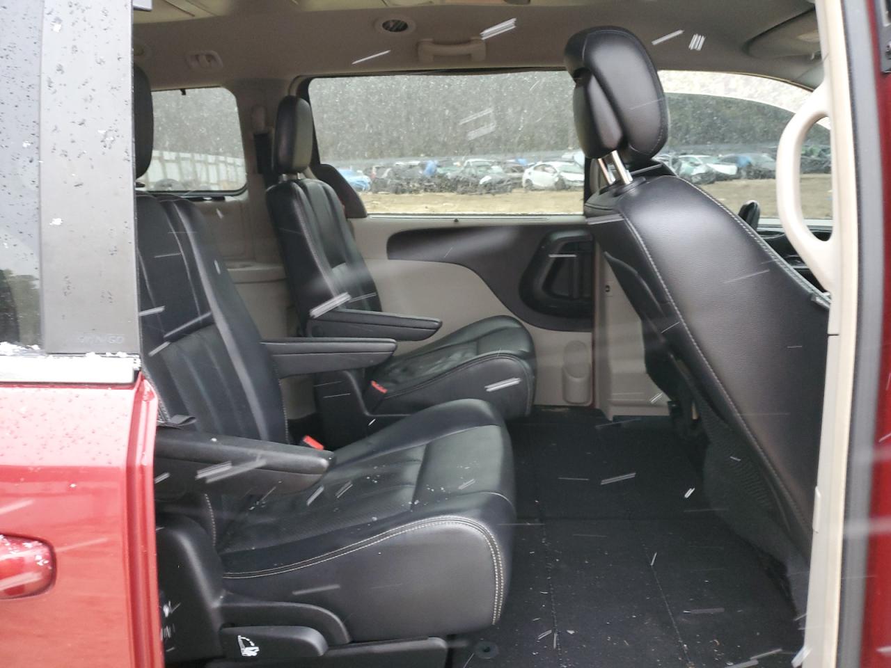 2013 Chrysler Town & Country - Image 12