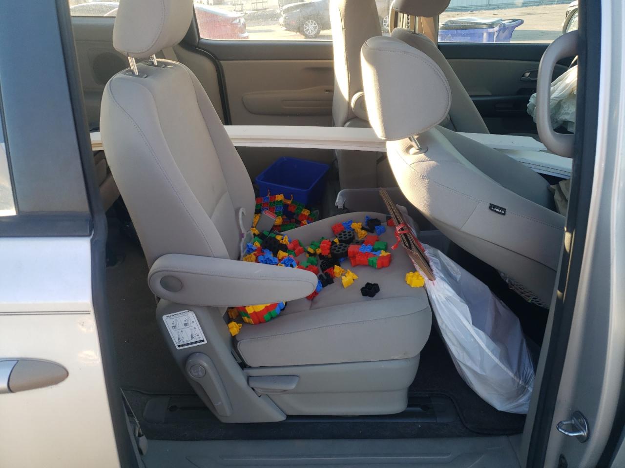 2015 Kia Sedona - Image 12