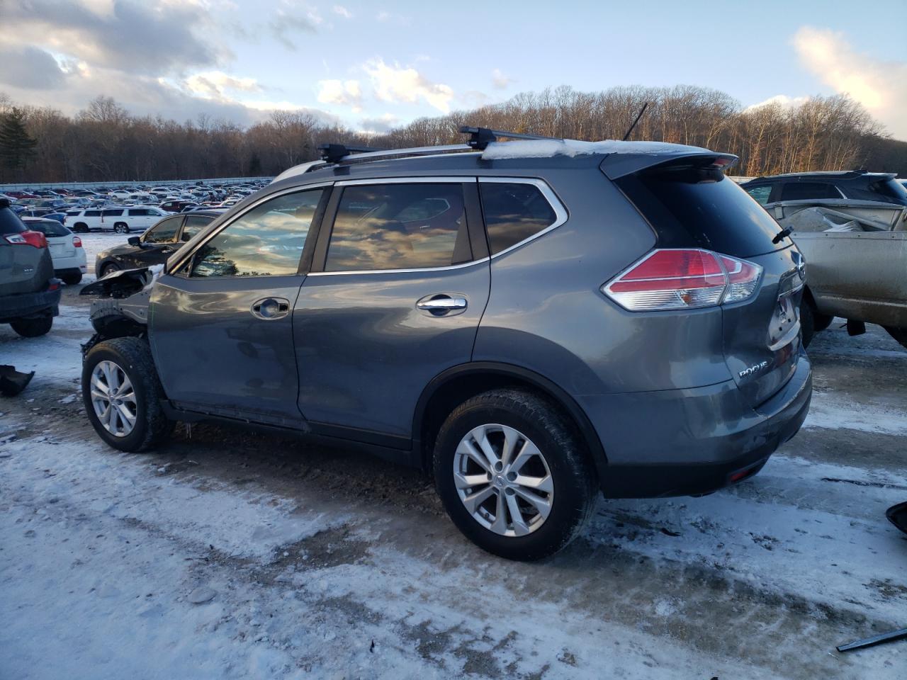 2015 Nissan Rogue - Image 2