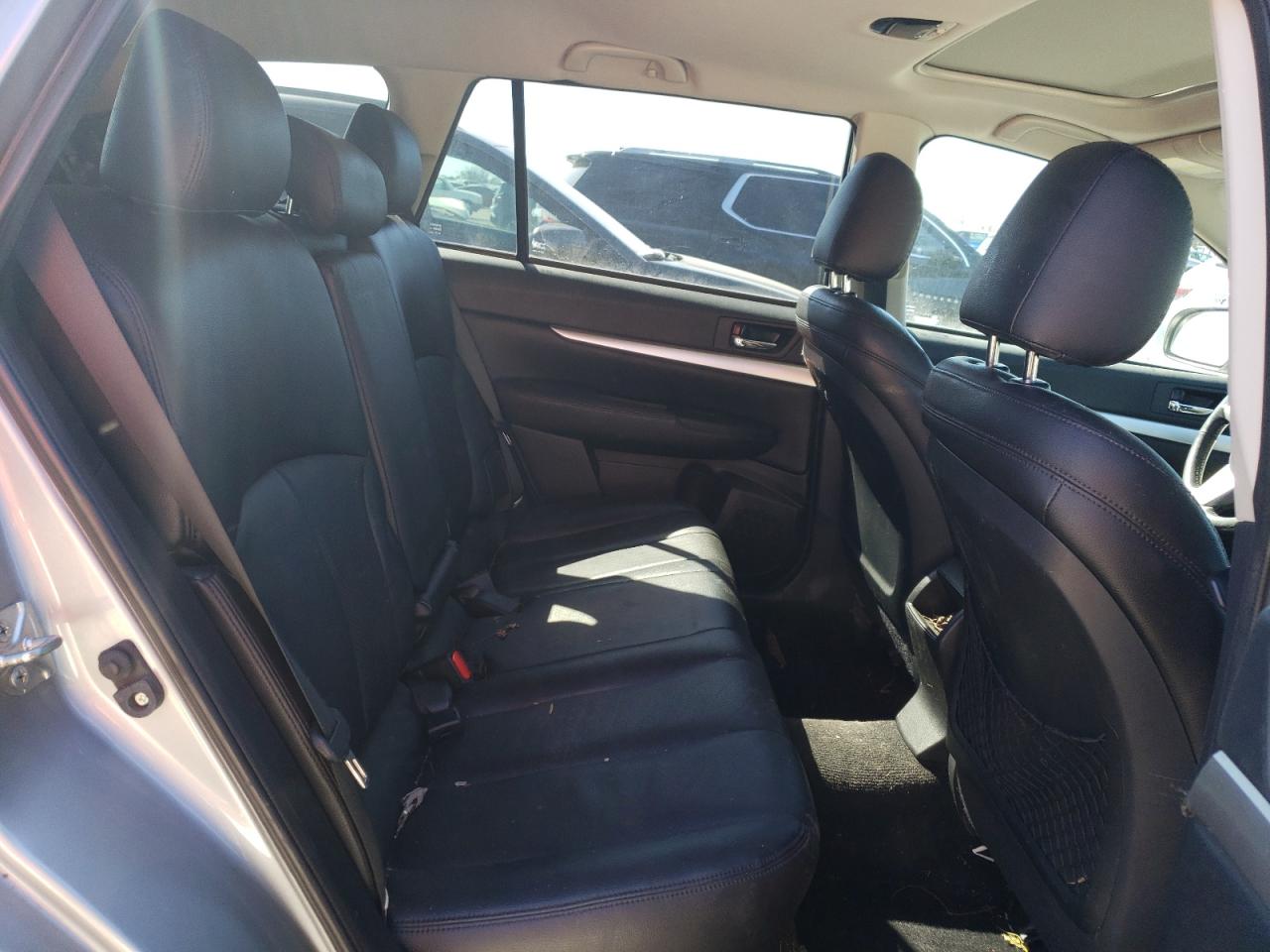 2011 Subaru Outback - Image 11