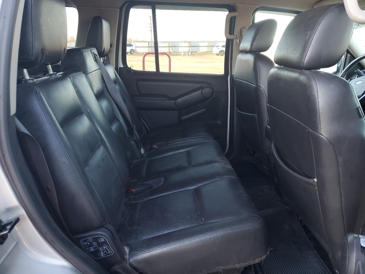2006 Ford Explorer - Image 11