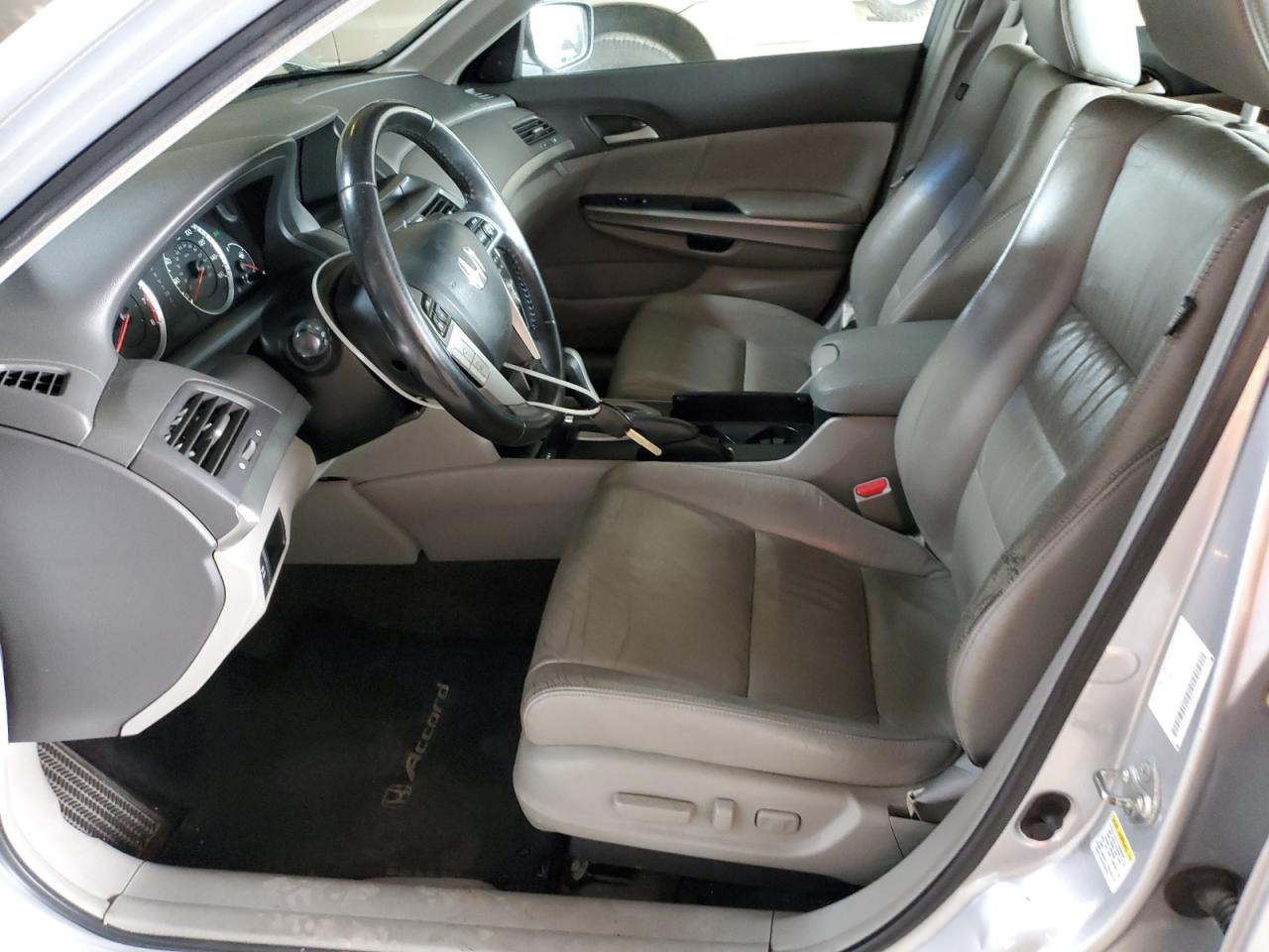 2009 Honda Accord - Image 7