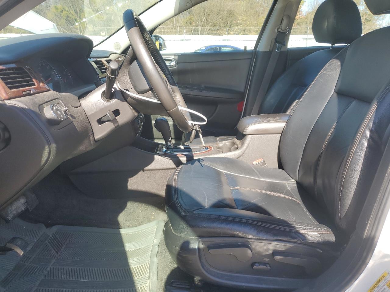2011 Chevrolet Impala - Image 7