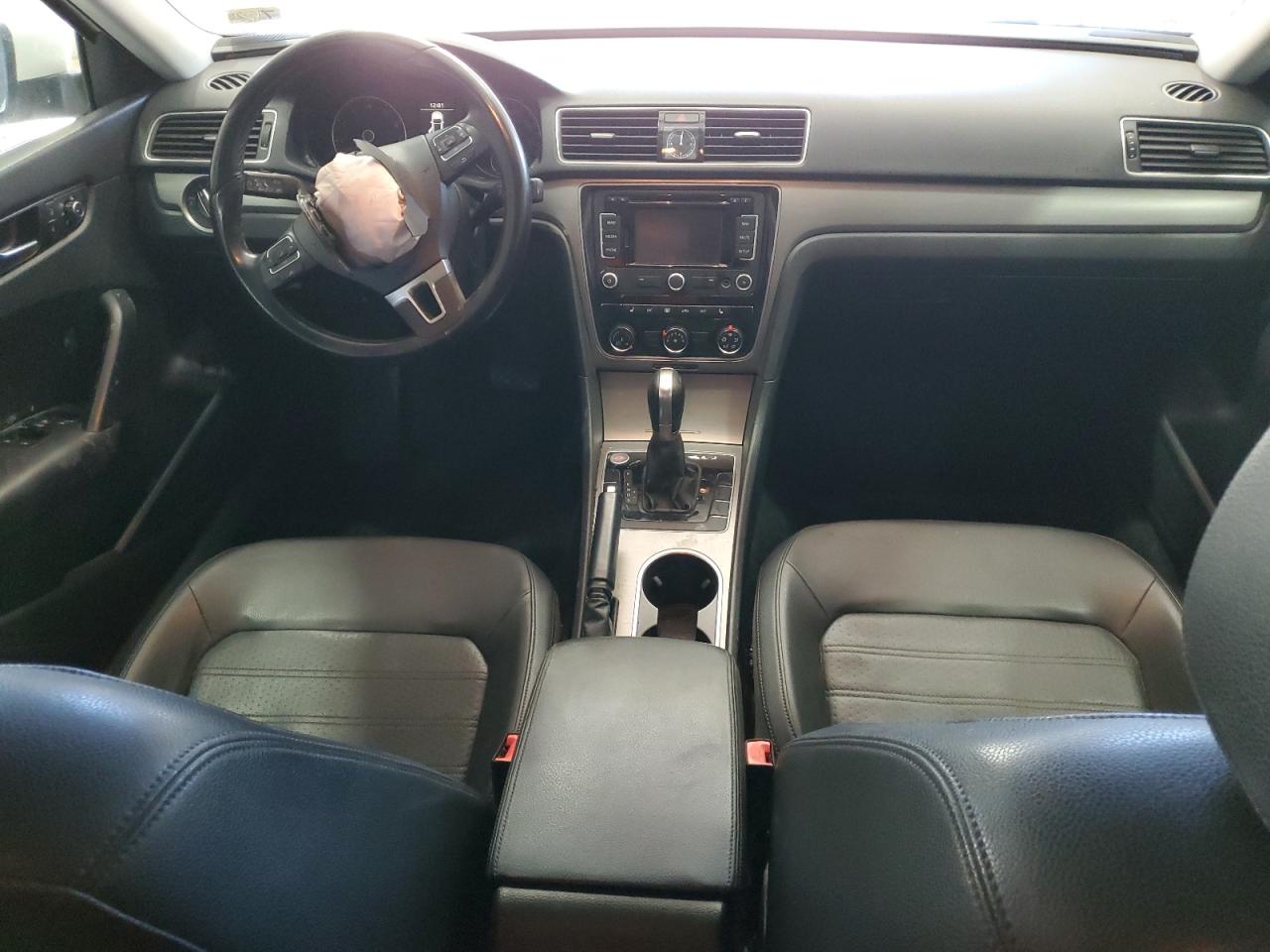 2015 Volkswagen Passat - Image 8