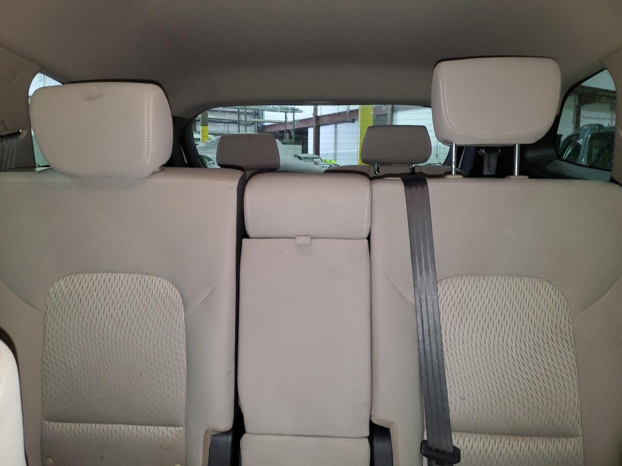 2017 Hyundai Santa Fe - Image 10