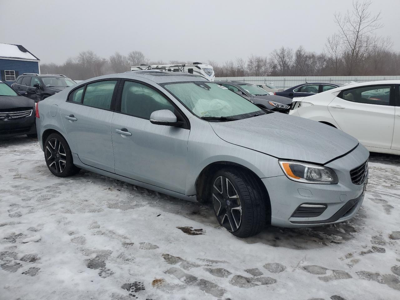 2018 Volvo S60 - Image 4