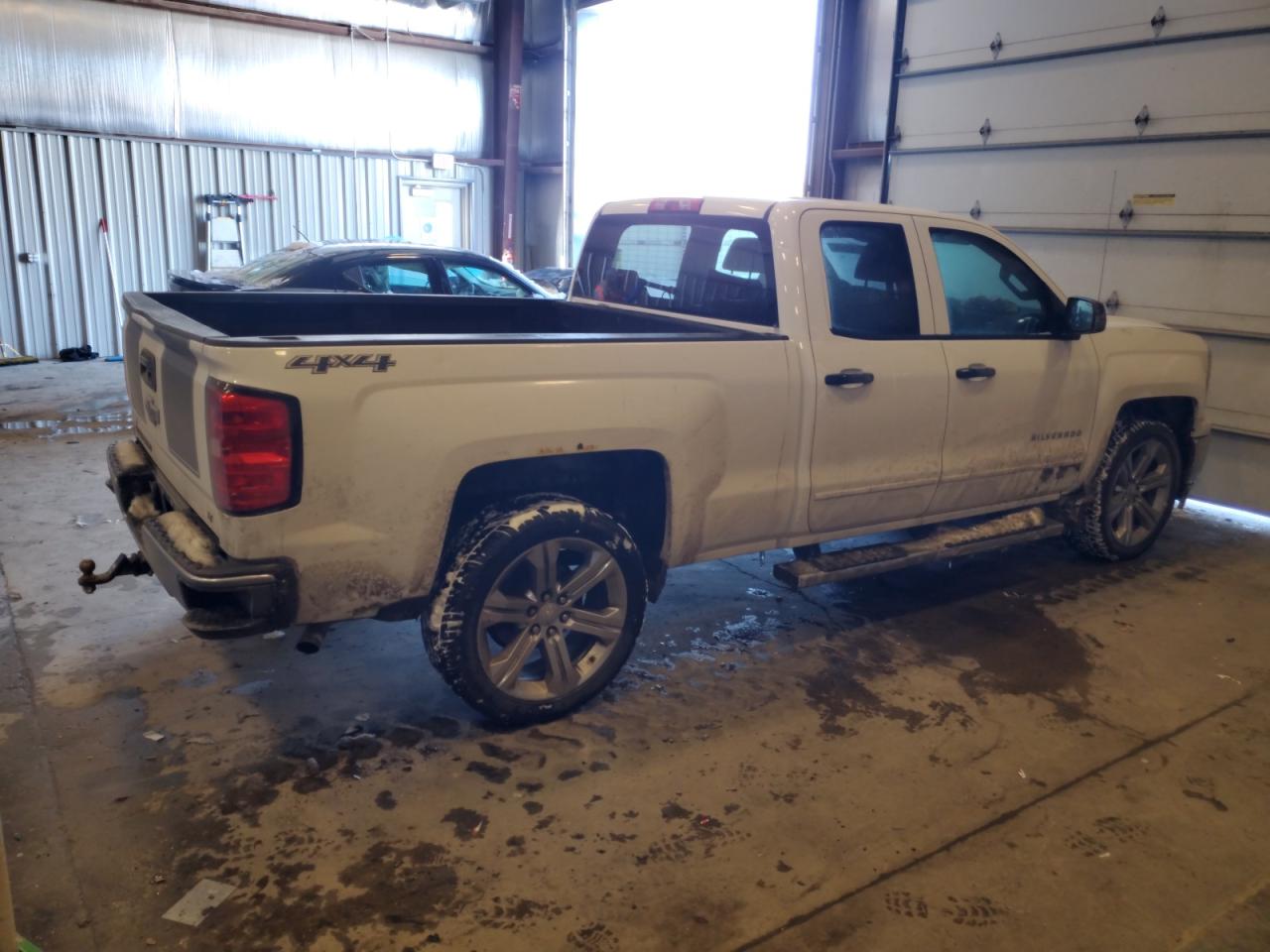 2015 Chevrolet Silverado - Image 3
