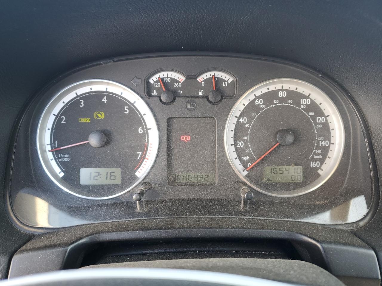2004 Volkswagen Jetta - Image 9