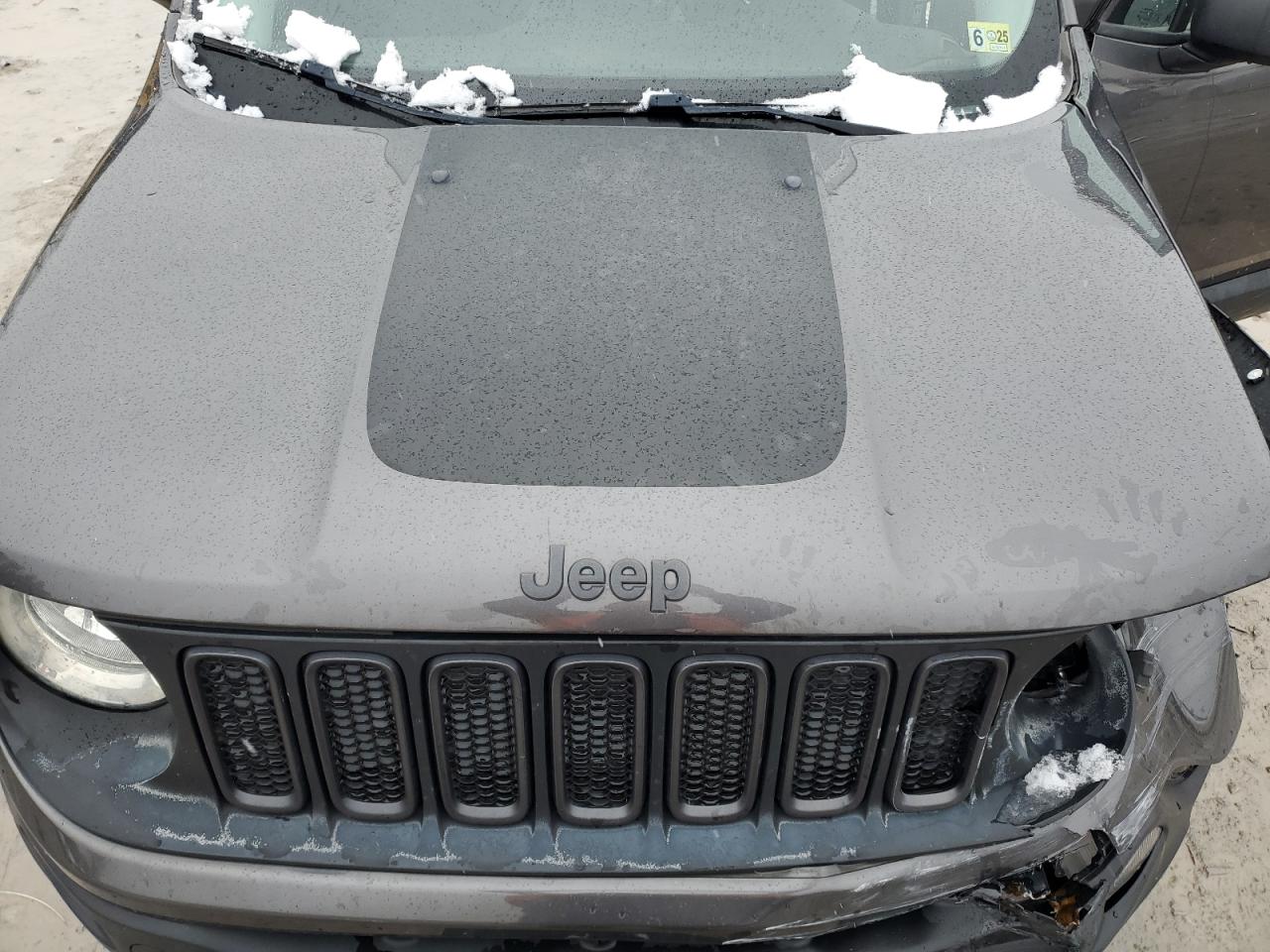 2017 Jeep Renegade - Image 12