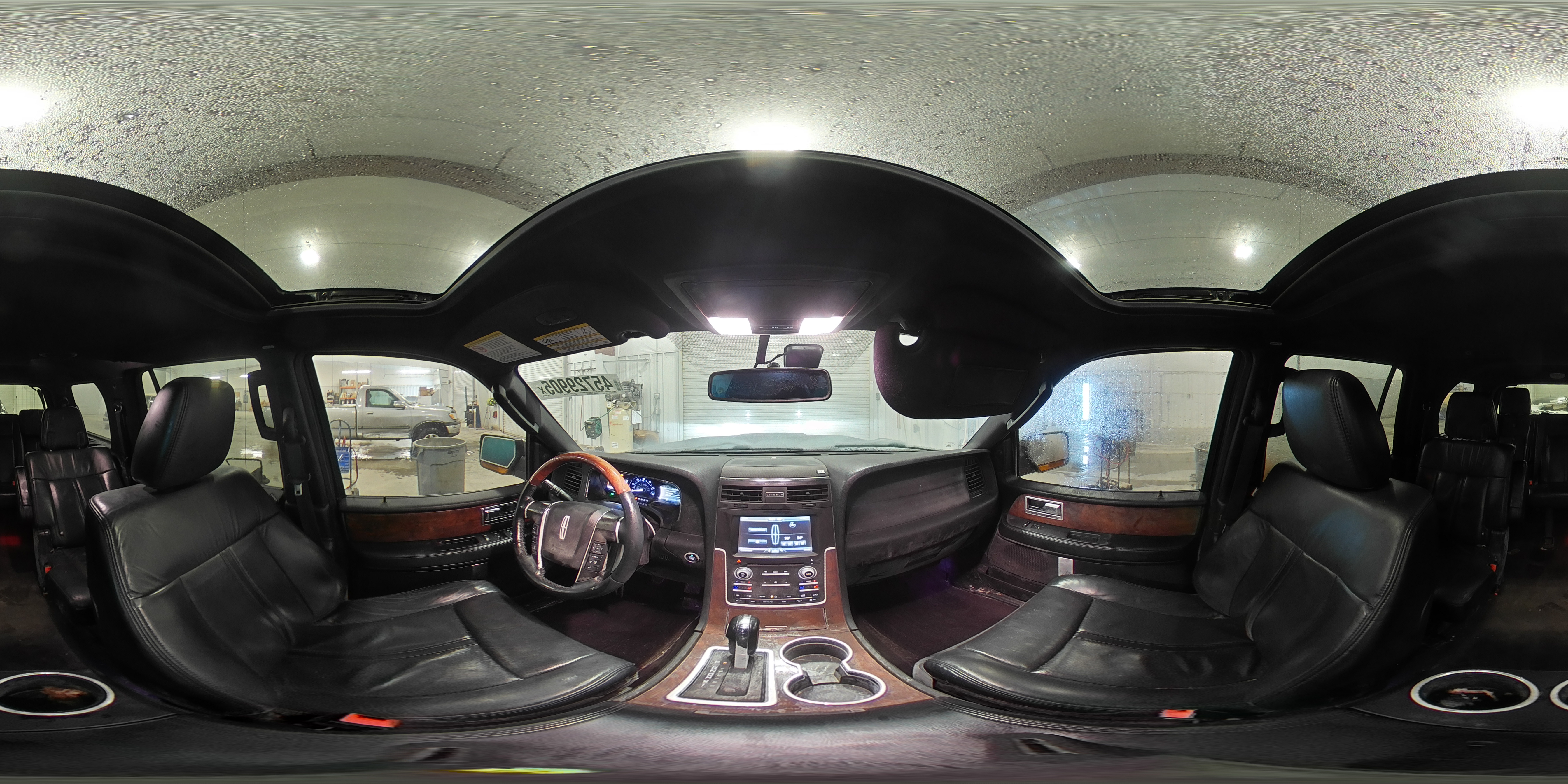 2015 Lincoln Navigator - Image 13