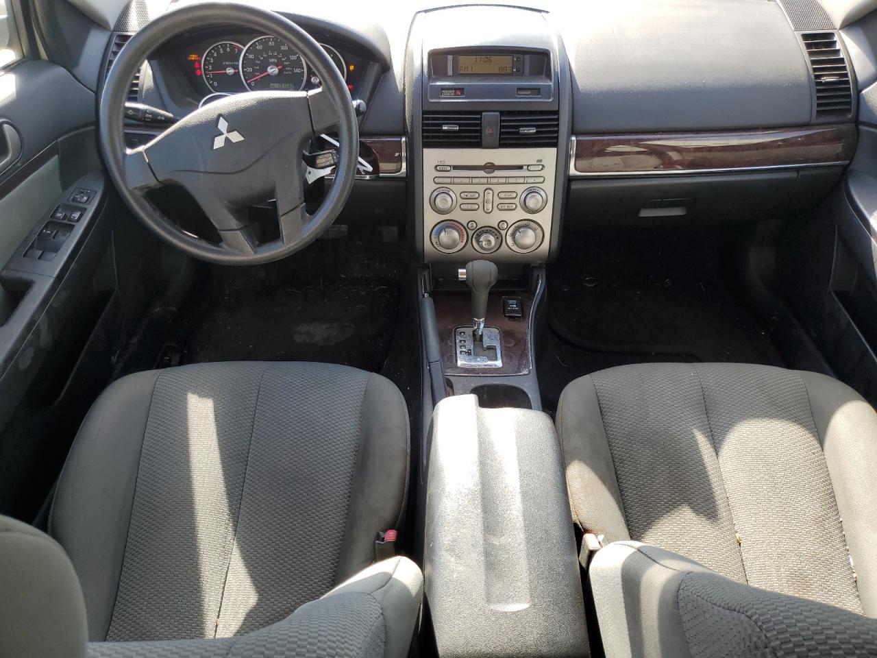 2009 Mitsubishi Galant - Image 8