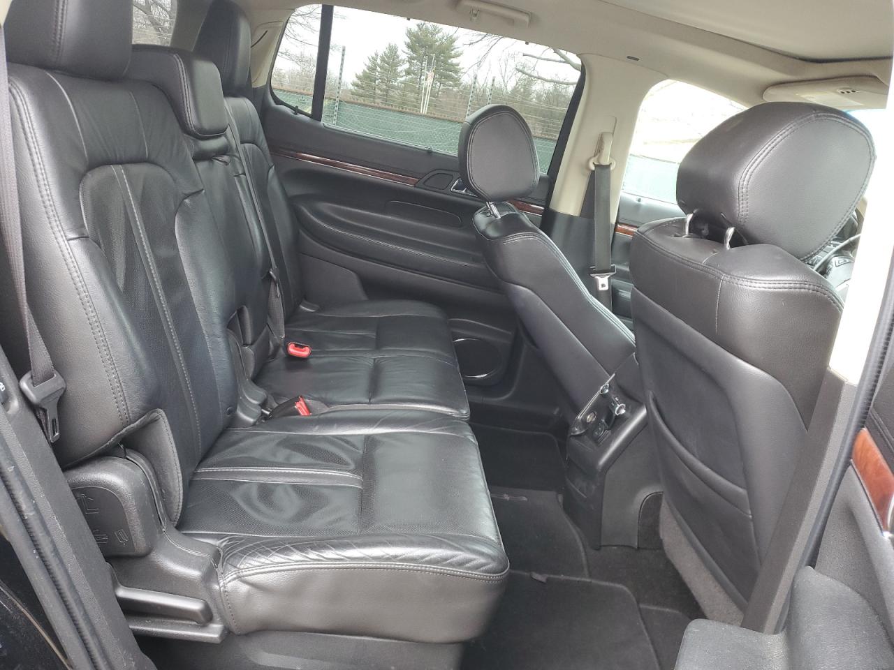2019 Lincoln MKT - Image 10