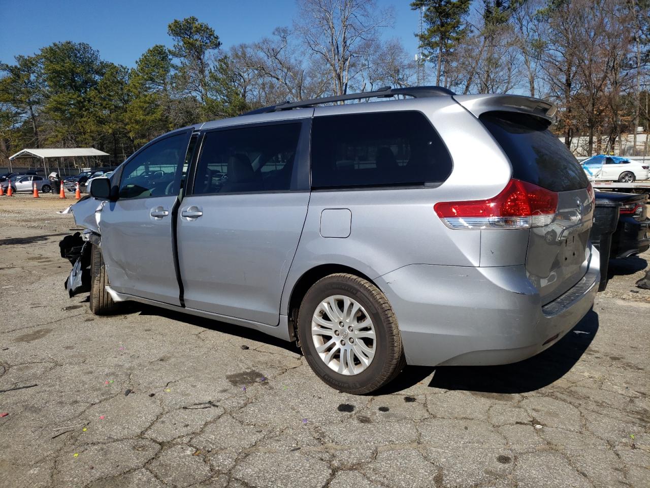 2012 Toyota Sienna - Image 2