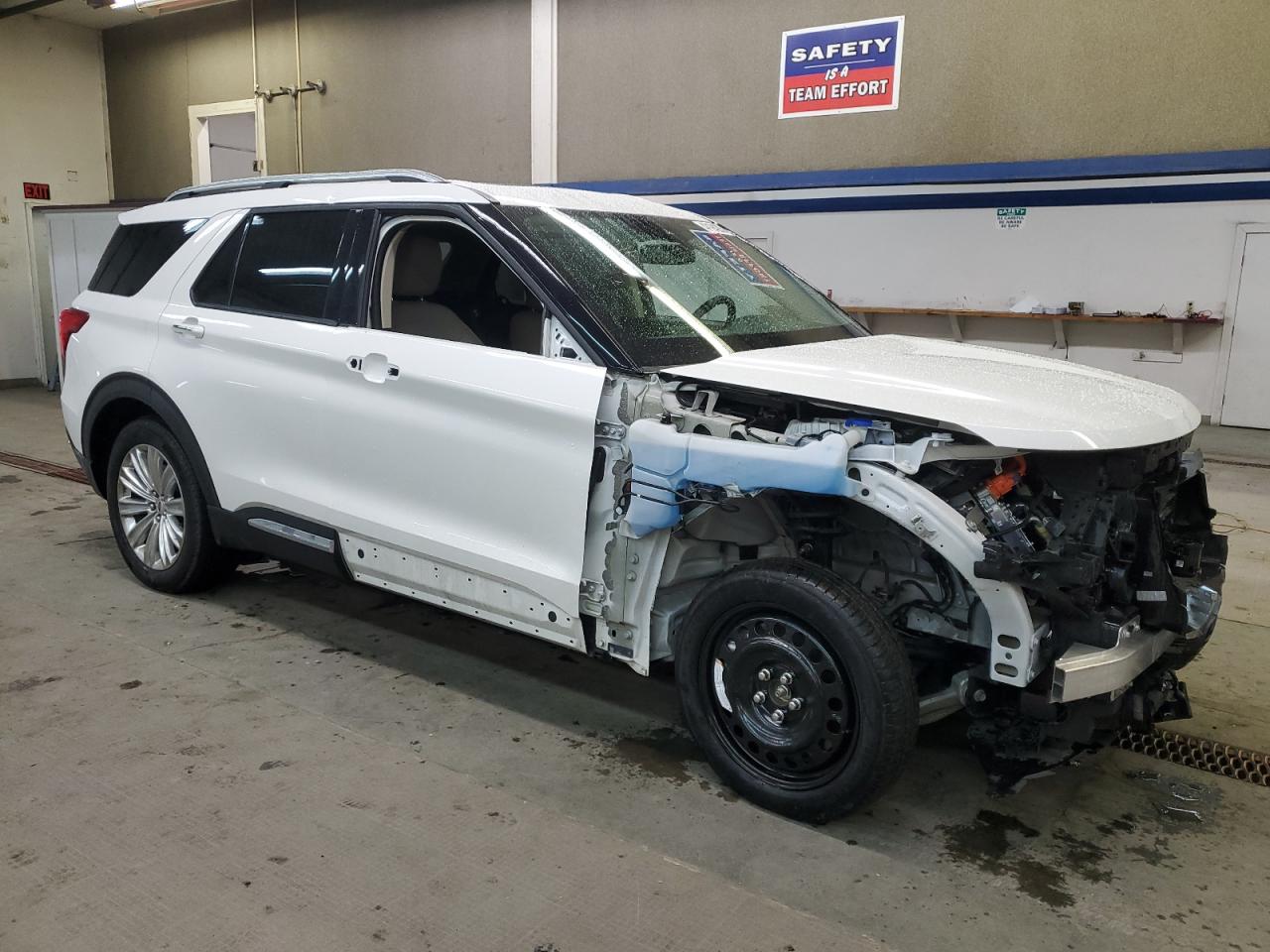 2021 Ford Explorer - Image 4