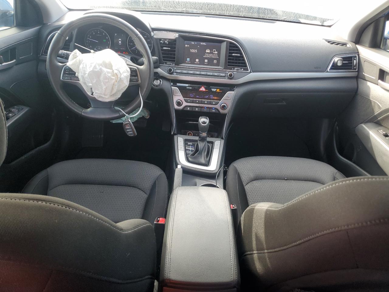 2017 Hyundai Elantra - Image 8