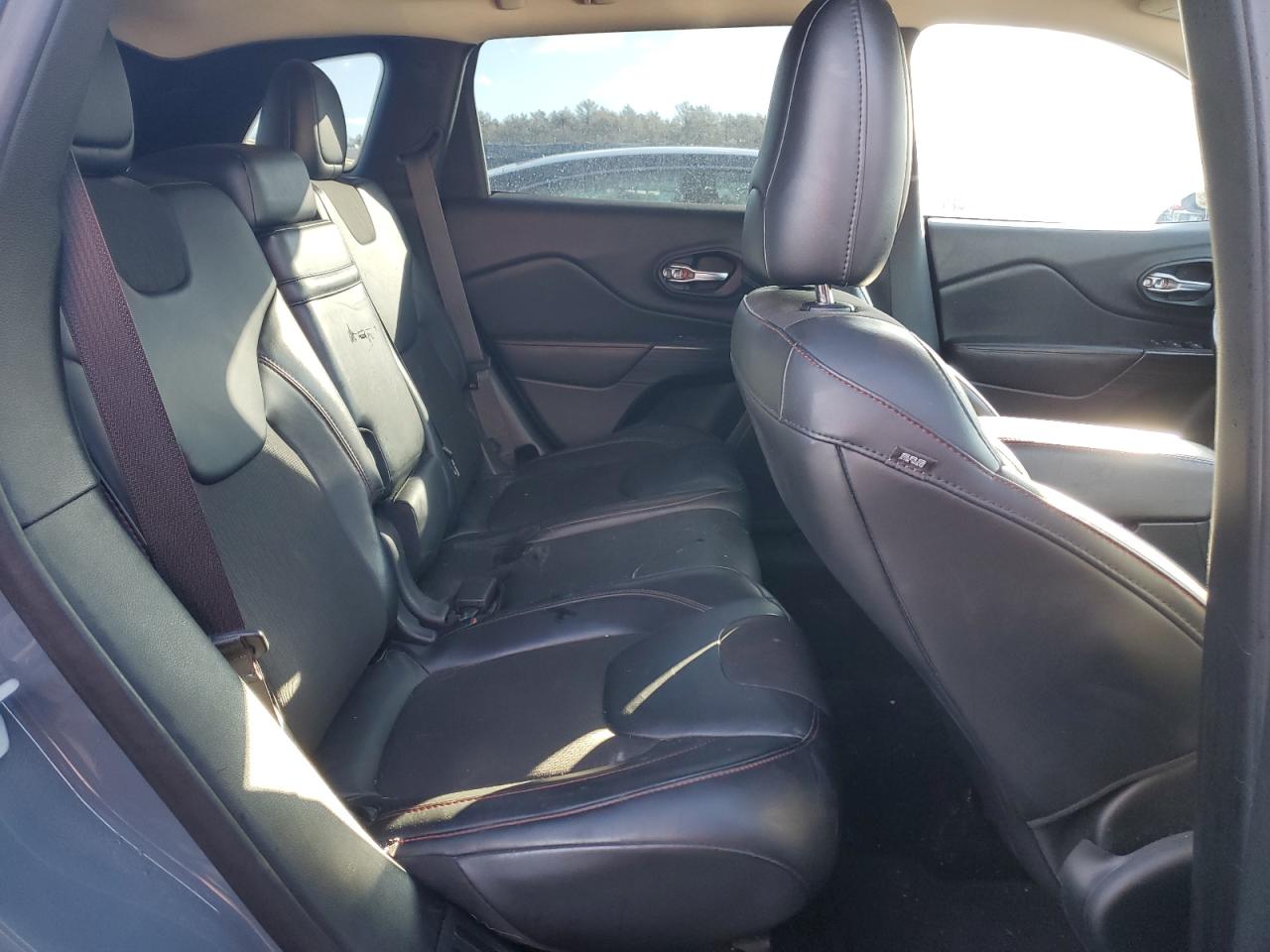 2015 Jeep Cherokee - Image 11