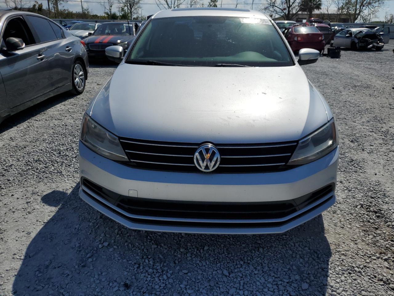 2015 Volkswagen Jetta - Image 5