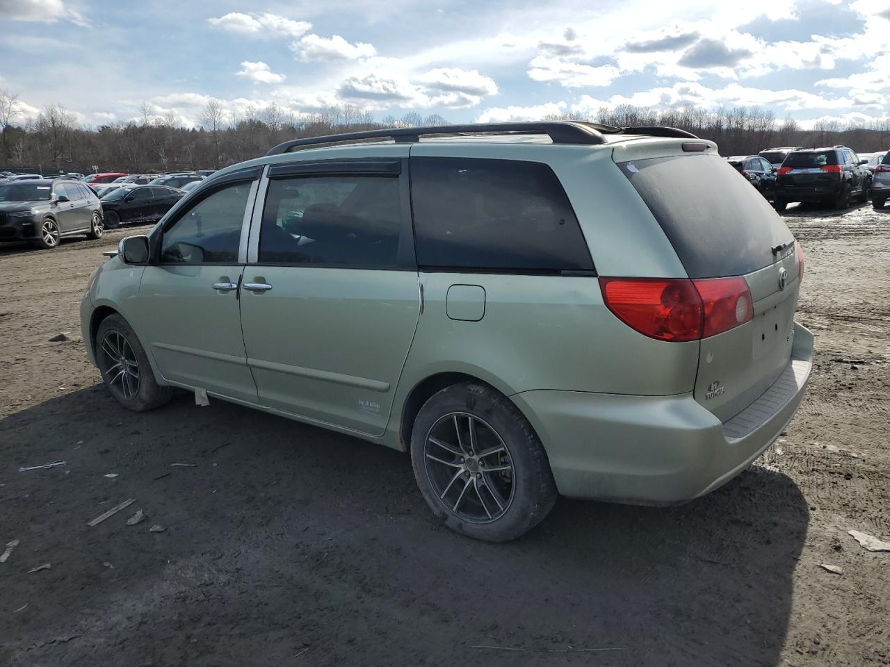 2006 Toyota Sienna - Image 2