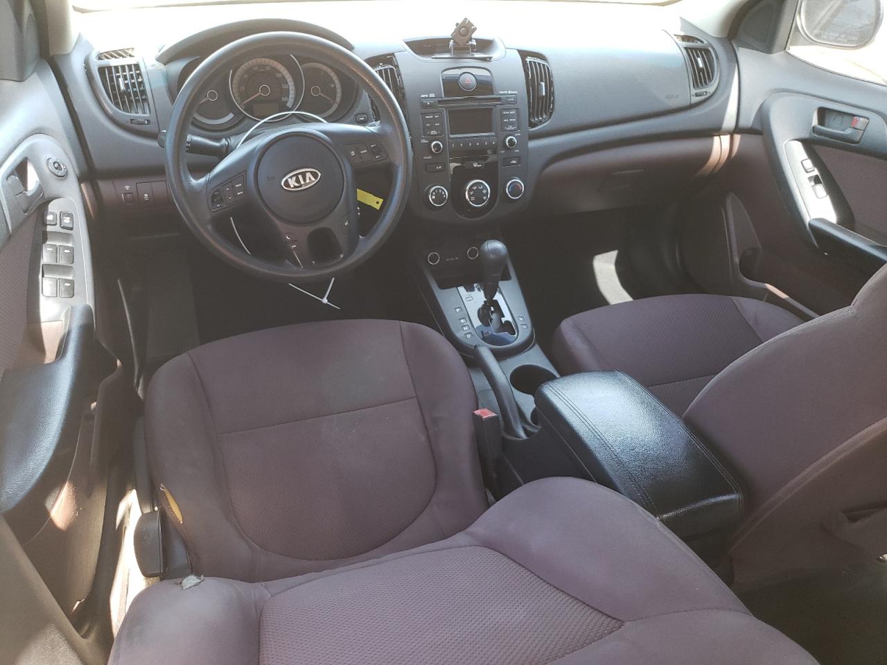 2010 Kia Forte - Image 8