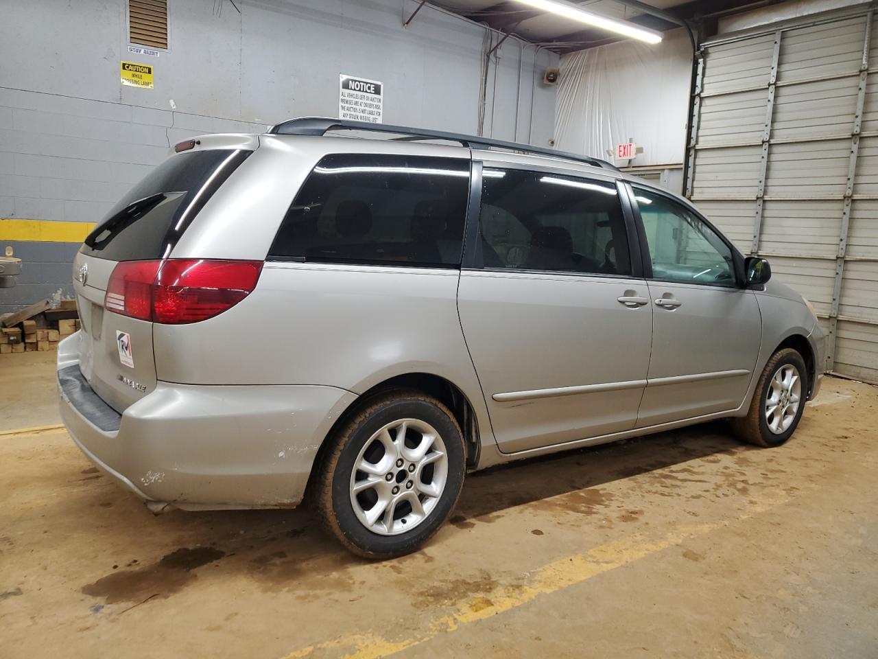 2004 Toyota Sienna - Image 3