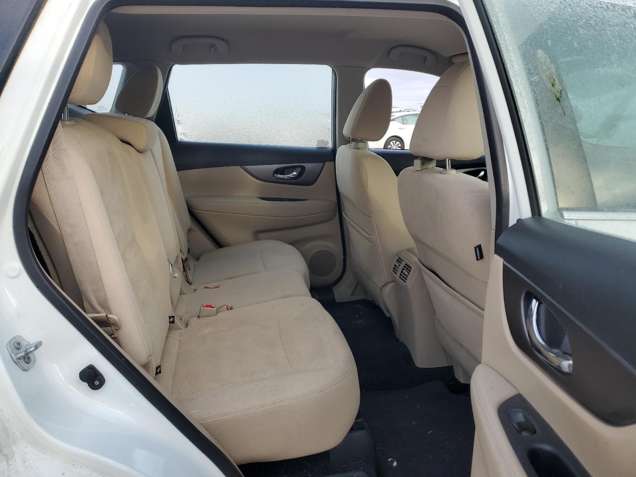 2016 Nissan Rogue - Image 11