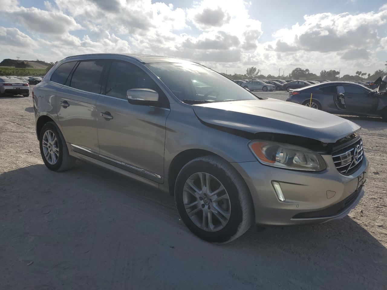 2016 Volvo XC60 - Image 4