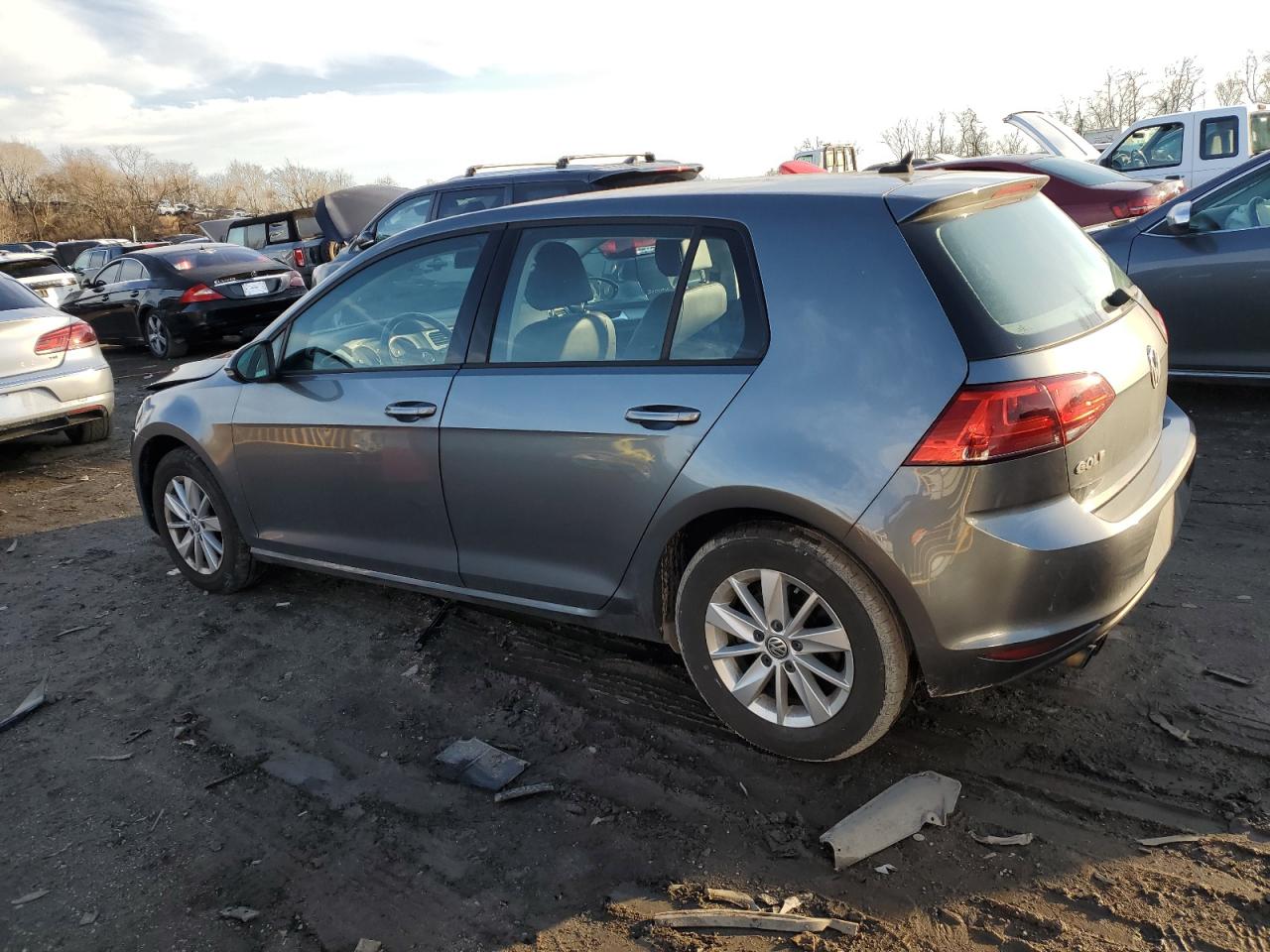2015 Volkswagen Golf - Image 2