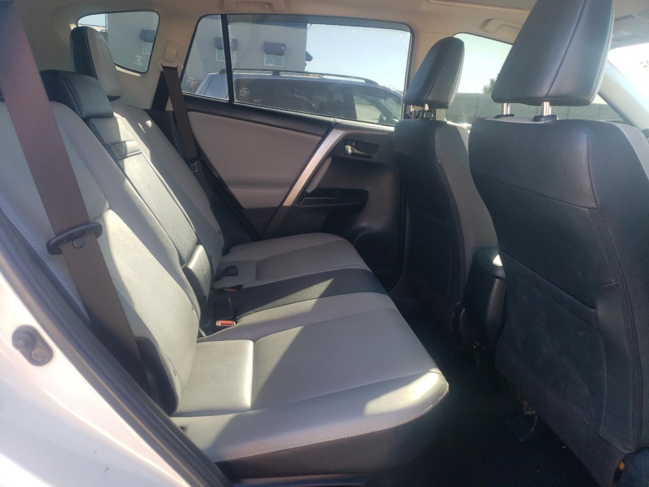 2017 Toyota RAV 4 - Image 12