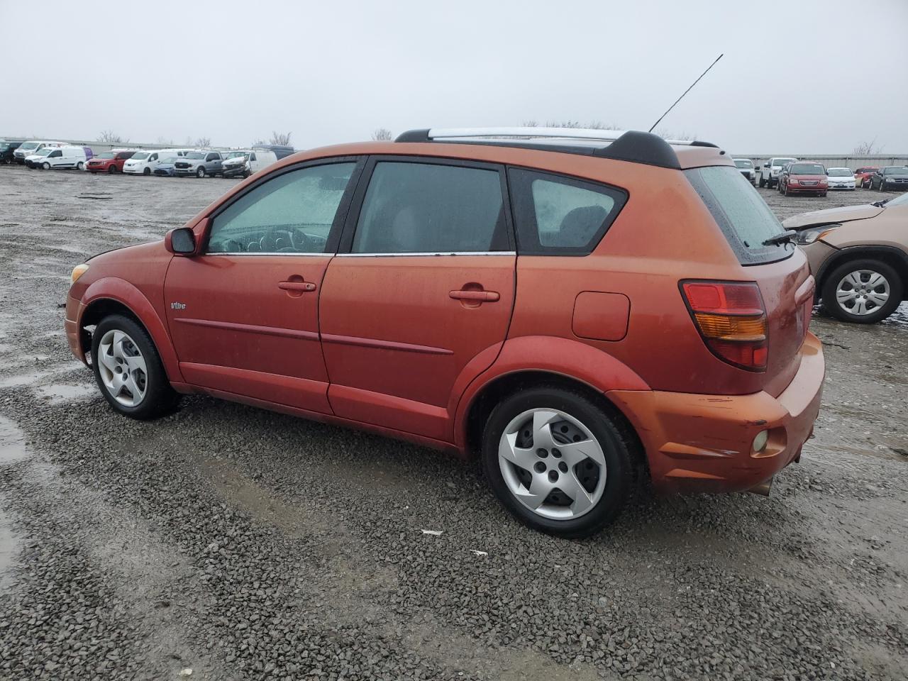 2005 Pontiac Vibe - Image 2